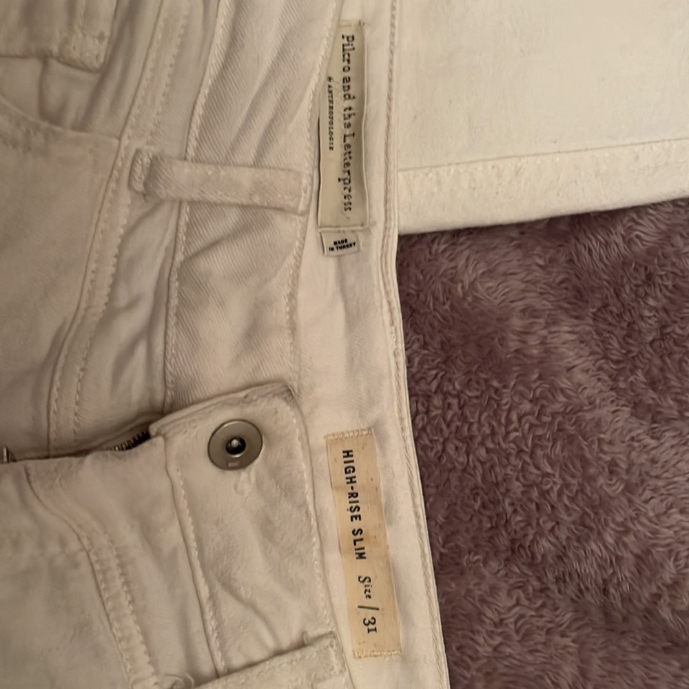 Pilcro ivory/white denim. High rise slim jeans. Size 31 - Picture 2 of 5